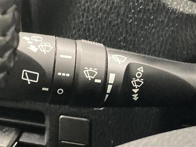 ヴォクシー ZS フルセグ メモリーナビ DVD再生 バックカメラ 衝突被害軽減システム 電動スライドドア LEDヘッドランプ ウオークスルー 乗車定員8人 3列シート ワンオーナー アイドリングストップ(28枚目)