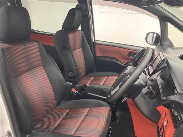 ヴォクシー ZS フルセグ メモリーナビ DVD再生 バックカメラ 衝突被害軽減システム 電動スライドドア LEDヘッドランプ ウオークスルー 乗車定員8人 3列シート ワンオーナー アイドリングストップ(32枚目)