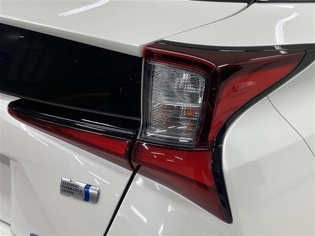 プリウス Ａ　フルセグ　メモリーナビ　ＤＶＤ再生　バックカメラ　衝突被害軽減システム　ＥＴＣ　ＬＥＤヘッドランプ　ワンオーナー（7枚目）