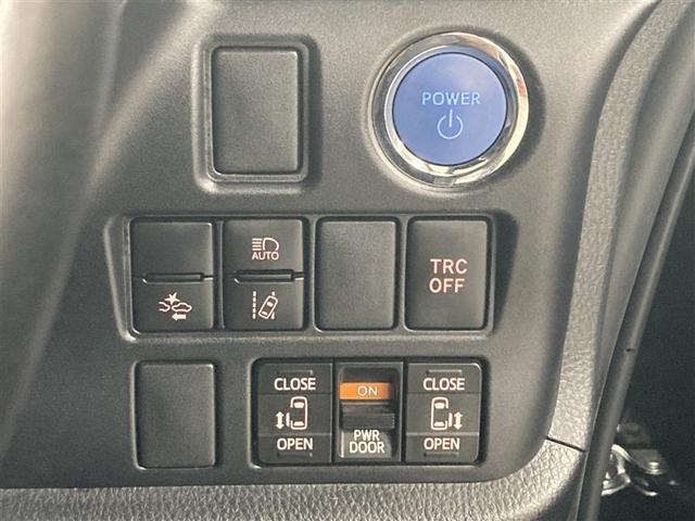 ヴォクシー ハイブリッドＺＳ　煌ＩＩＩ　フルセグ　メモリーナビ　ＤＶＤ再生　後席モニター　バックカメラ　衝突被害軽減システム　ＥＴＣ　ドラレコ　両側電動スライド　ＬＥＤヘッドランプ　乗車定員７人　３列シート（29枚目）