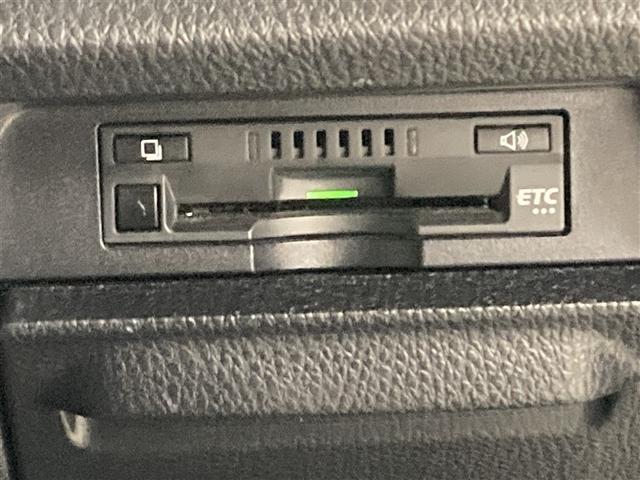 ヴォクシー ハイブリッドＺＳ　煌ＩＩＩ　フルセグ　メモリーナビ　ＤＶＤ再生　後席モニター　バックカメラ　衝突被害軽減システム　ＥＴＣ　ドラレコ　両側電動スライド　ＬＥＤヘッドランプ　乗車定員７人　３列シート（30枚目）