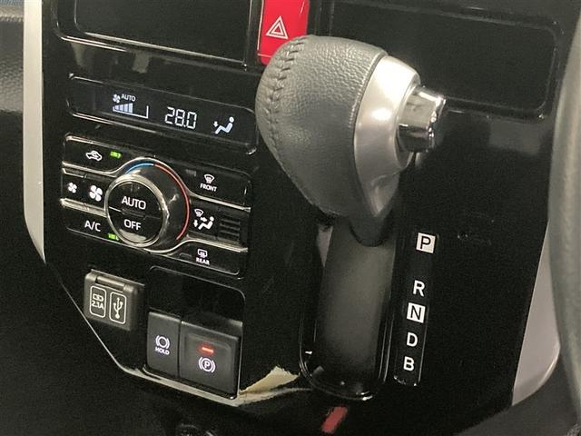 ���삵�₷���C���p�l�V�t�g�A���R�ȓ����ő���ł���悤�Ƀn���h���ɋ߂��|�W�V�����ɃV�t�g���o�[��z�u���Ă��܂��B