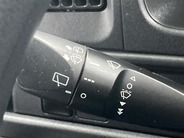 �J�̓��ȂǂɊ��􂷂�t�����g���C�p�[�ƌ�����E�m�ۂ̂��߂̃������C�p�[�̍쓮�X�C�b�`