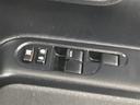 格納式リモコンドアミラーと、パワーウィンドウマスタースイッチです。車内の換気も運転席から簡単に行えます。