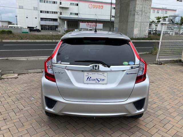 フィットハイブリッド Ｌパッケージ　ホンダ純正８インチインチナビ・フルセグＴＶ・ＣＤ／ＤＶＤ・Ｂｌｕｅｔｏｏｔｈ接続・バックモニター・ビルトインＥＴＣ・スマートキー・ＬＥＤヘッドランプ・盗難防止システム・衝突安全ボディー（4枚目）