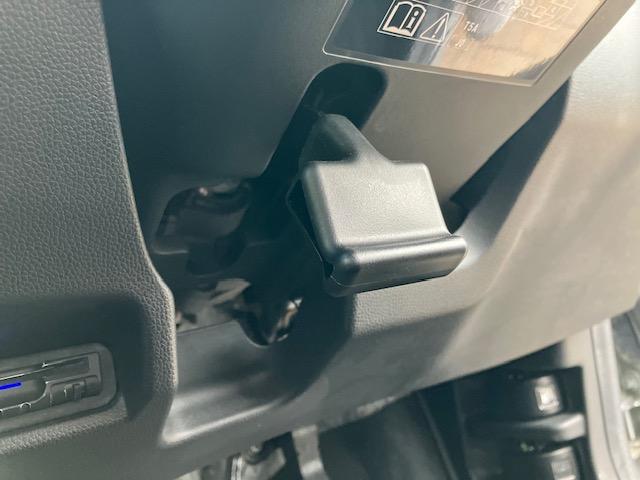 フィットハイブリッド Ｌパッケージ　ホンダ純正８インチインチナビ・フルセグＴＶ・ＣＤ／ＤＶＤ・Ｂｌｕｅｔｏｏｔｈ接続・バックモニター・ビルトインＥＴＣ・スマートキー・ＬＥＤヘッドランプ・盗難防止システム・衝突安全ボディー（25枚目）