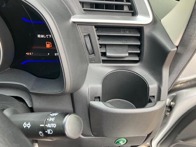 フィットハイブリッド Ｌパッケージ　ホンダ純正８インチインチナビ・フルセグＴＶ・ＣＤ／ＤＶＤ・Ｂｌｕｅｔｏｏｔｈ接続・バックモニター・ビルトインＥＴＣ・スマートキー・ＬＥＤヘッドランプ・盗難防止システム・衝突安全ボディー（29枚目）