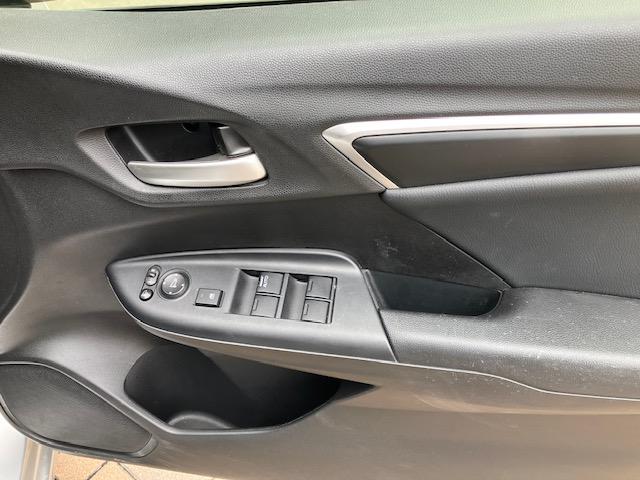 フィットハイブリッド Ｌパッケージ　ホンダ純正８インチインチナビ・フルセグＴＶ・ＣＤ／ＤＶＤ・Ｂｌｕｅｔｏｏｔｈ接続・バックモニター・ビルトインＥＴＣ・スマートキー・ＬＥＤヘッドランプ・盗難防止システム・衝突安全ボディー（32枚目）