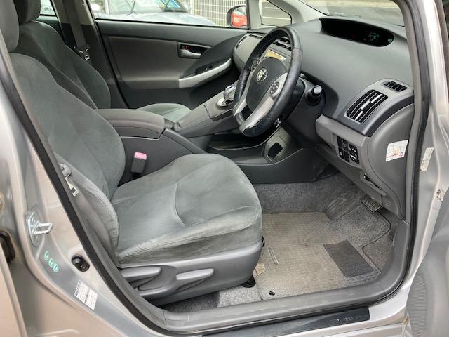 プリウス G 純正ナビ、TV、バックカメラ、ETC車載器、クルーズコントロール、キーレス、プッシュスタート、衝突安全ボディ、盗難防止システム(6枚目)