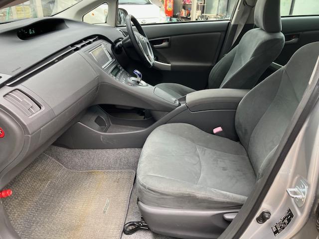 プリウス G 純正ナビ、TV、バックカメラ、ETC車載器、クルーズコントロール、キーレス、プッシュスタート、衝突安全ボディ、盗難防止システム(8枚目)