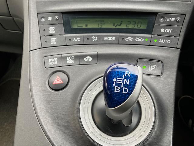 プリウス G 純正ナビ、TV、バックカメラ、ETC車載器、クルーズコントロール、キーレス、プッシュスタート、衝突安全ボディ、盗難防止システム(18枚目)