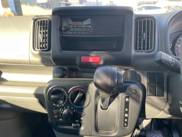 エブリイ ＰＡリミテッド　４ＷＤ・パワーステアリング・パワーウィンドウ・集中ドアロック・オートライトシステム・衝突被害軽減システム・ＡＭ／ＦＭラジオ・１オーナー（8枚目）