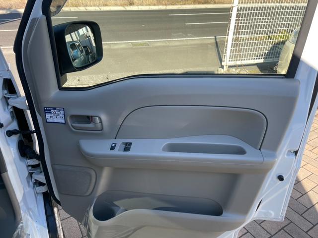 エブリイ ＰＡリミテッド　４ＷＤ・パワーステアリング・パワーウィンドウ・集中ドアロック・オートライトシステム・衝突被害軽減システム・ＡＭ／ＦＭラジオ・１オーナー（17枚目）