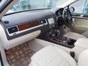 トゥアレグ Ｖ６アップグレードパッケージ　ＣＤＣエアサスペンション装着車　サンルーフ　純正ナビ　Ｂカメラ　プリクラッシュセーフティ　パークディスタンスコントロール　レーンキープアシスト　フロントアシスト　サイドアシスト　アイボリー革シート　シートヒーター　パワーシート（6枚目）