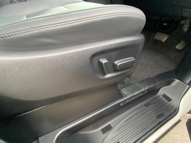 2.5S Cパッケージ フルセグ/サンルーフ/Bluetooth対応/フリップダウンモニター/革シート/禁煙車/前後ドラレコ/デジタルインナーミラー/シートエアコン/エアロ/ETC/バックカメラ/諸突軽減ブレーキ/7人乗り(22枚目)