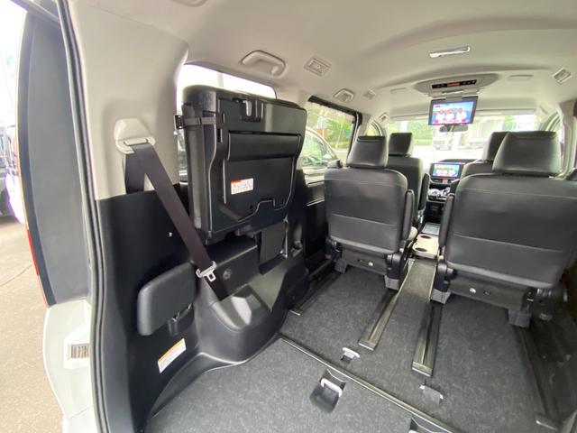 エスクァイア ハイブリッドＧｉ　車輛評価４．５点／１０型フルセグナビ／フリップダウンモニター／エンジンスターター／衝突軽減ブレーキ／レザーシート／両側電動スライドドア／クルーズコントロール／シートヒーター／エアロ／Ｂカメ／クルコン（55枚目）