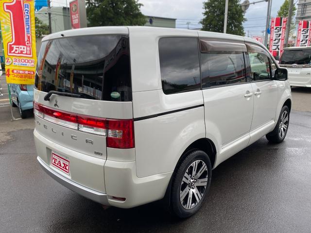 デリカＤ：５ Ｄ　パワーパッケージ　フルセグ／Ｂｌｕｅｔｏｏｔｈ／軽油／４ＷＤ／ＥＴＣ／８人乗り／クルーズコントロール／両側電動スライドドア／革巻きハンドル／ＨＩＤヘッドライト／シートカバー（7枚目）