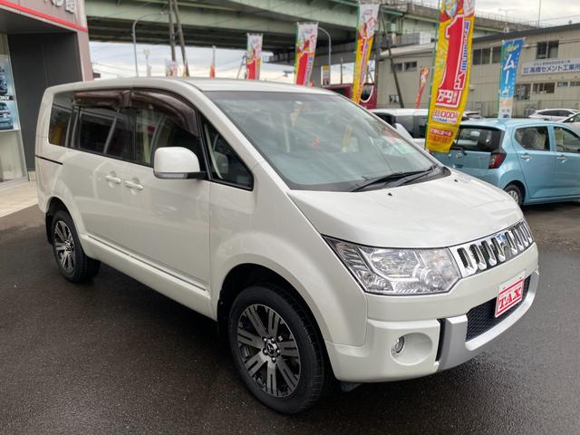 デリカＤ：５ Ｄ　パワーパッケージ　フルセグ／Ｂｌｕｅｔｏｏｔｈ／軽油／４ＷＤ／ＥＴＣ／８人乗り／クルーズコントロール／両側電動スライドドア／革巻きハンドル／ＨＩＤヘッドライト／シートカバー（9枚目）