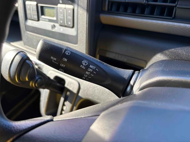 ワゴンＲ ハイブリッドＦＸ　クリアランスソナー　レーンアシスト　衝突被害軽減システム　オートライト　スマートキー　アイドリングストップ　シートヒーター　ベンチシート　ＣＶＴ　盗難防止システム　ＡＢＳ　ＥＳＣ　ＣＤ（4枚目）