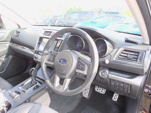 レガシィアウトバック リミテッド　４ＷＤ　アイサイト　衝突軽減ブレーキ　車線逸脱警報　誤発進抑制　先行車発進おしらせ　オートマハイビーム　ブラインドスポット　本革シート　前席パワーシート　全席シートヒーター　パワートランク（9枚目）