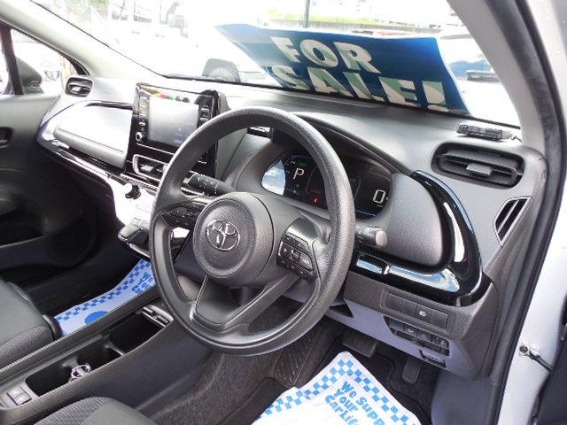 アクア Ｘ　１．５Ｘ　Ｅ－Ｆｏｕｒ　４ＷＤ　衝突軽減ブレーキ　車線逸脱警報　クルーズコントロール　オートマチックハイビーム　前席シートヒーター（10枚目）