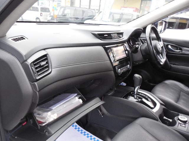 エクストレイル ２０Ｘ　４ＷＤ　ＥＴＣ　ＡＢＳ　ダブルＳＲＳ　横滑り防止装置　アイドリングストップ　全方位カメラ　パワートランク　ドラレコ　ヒルディセントコントロール　純正１８ＡＷ　アルミ付きスタッドレスタイヤ（12枚目）