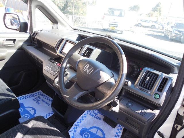 ステップワゴン Ｇ　４ＷＤ　３列シート８人乗り　両側スライドドア（17枚目）