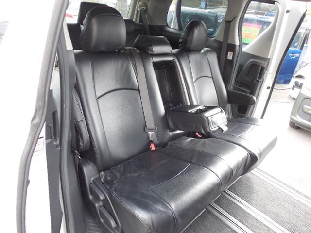 アルファード 240S 3列シート8人乗り 両側パワースライドドア 後席モニター(16枚目)