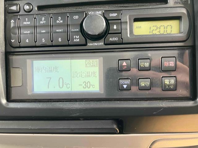 デュトロ 　トラック　ＭＴ　ドライブレコーダー　エアコン　パワーウィンドウ　運転席エアバッグ　ＣＤ（4枚目）