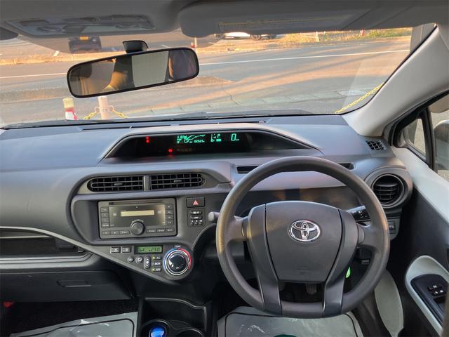 アクア L ETC キーレスエントリー アイドリングストップ 電動格納ミラー CVT 衝突安全ボディ 記録簿 ABS ESC CD エアコン パワーステアリング パワーウィンドウ(2枚目)