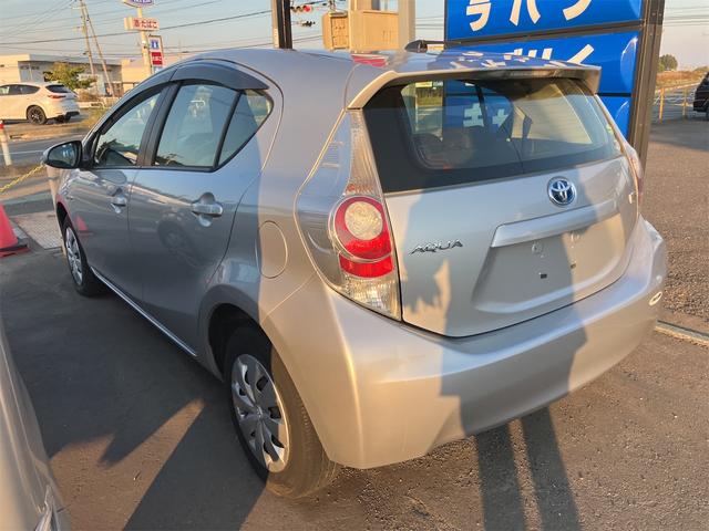 アクア L ETC キーレスエントリー アイドリングストップ 電動格納ミラー CVT 衝突安全ボディ 記録簿 ABS ESC CD エアコン パワーステアリング パワーウィンドウ(19枚目)