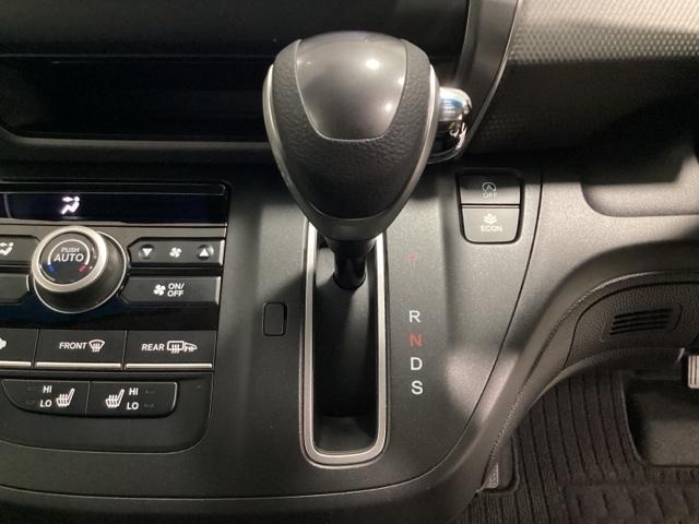フリード+ G・ホンダセンシング 光触媒抗菌消臭施工済 衝突軽減B DVD可 両側電動ドア Bモニター ECON シートヒータ LEDヘッドランプ ドラレコ 4WD オートクルーズコントロール スマキー 盗難防止装置 ナビTV ETC(8枚目)
