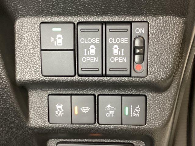 フリード+ G・ホンダセンシング 光触媒抗菌消臭施工済 衝突軽減B DVD可 両側電動ドア Bモニター ECON シートヒータ LEDヘッドランプ ドラレコ 4WD オートクルーズコントロール スマキー 盗難防止装置 ナビTV ETC(13枚目)
