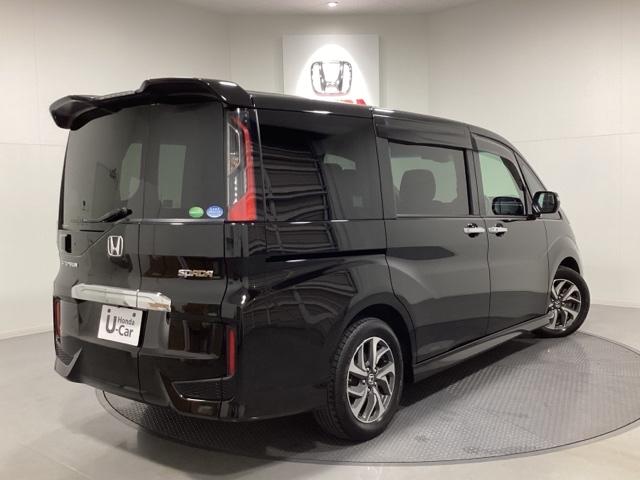 ステップワゴンスパーダ スパーダホンダセンシング　光触媒抗菌消臭施工済　盗難防止　助手席エアバッグ　Ｗパワスラ　リアオートエアコン　地デジ　サイドエアバッグ　ＬＥＤライト　横滑り防止システム　オートエアコン　リアカメラ　ナビ＆ＴＶ　三列シート　スマ鍵（3枚目）