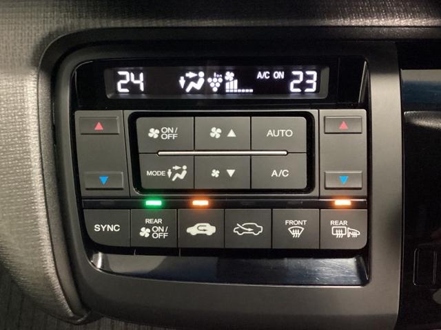 ステップワゴンスパーダ スパーダホンダセンシング　光触媒抗菌消臭施工済　盗難防止　助手席エアバッグ　Ｗパワスラ　リアオートエアコン　地デジ　サイドエアバッグ　ＬＥＤライト　横滑り防止システム　オートエアコン　リアカメラ　ナビ＆ＴＶ　三列シート　スマ鍵（9枚目）