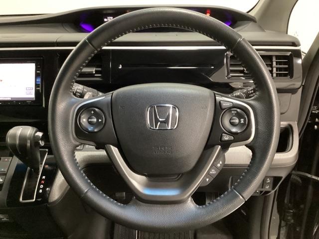 ステップワゴンスパーダ スパーダホンダセンシング　光触媒抗菌消臭施工済　盗難防止　助手席エアバッグ　Ｗパワスラ　リアオートエアコン　地デジ　サイドエアバッグ　ＬＥＤライト　横滑り防止システム　オートエアコン　リアカメラ　ナビ＆ＴＶ　三列シート　スマ鍵（11枚目）