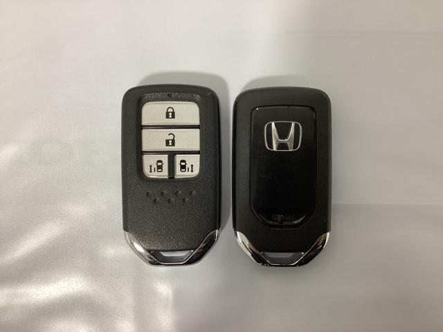 ステップワゴンスパーダ スパーダホンダセンシング　光触媒抗菌消臭施工済　盗難防止　助手席エアバッグ　Ｗパワスラ　リアオートエアコン　地デジ　サイドエアバッグ　ＬＥＤライト　横滑り防止システム　オートエアコン　リアカメラ　ナビ＆ＴＶ　三列シート　スマ鍵（13枚目）
