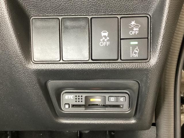 ステップワゴンスパーダ スパーダホンダセンシング　光触媒抗菌消臭施工済　盗難防止　助手席エアバッグ　Ｗパワスラ　リアオートエアコン　地デジ　サイドエアバッグ　ＬＥＤライト　横滑り防止システム　オートエアコン　リアカメラ　ナビ＆ＴＶ　三列シート　スマ鍵（15枚目）