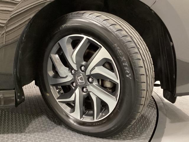 ステップワゴンスパーダ スパーダホンダセンシング　光触媒抗菌消臭施工済　盗難防止　助手席エアバッグ　Ｗパワスラ　リアオートエアコン　地デジ　サイドエアバッグ　ＬＥＤライト　横滑り防止システム　オートエアコン　リアカメラ　ナビ＆ＴＶ　三列シート　スマ鍵（25枚目）
