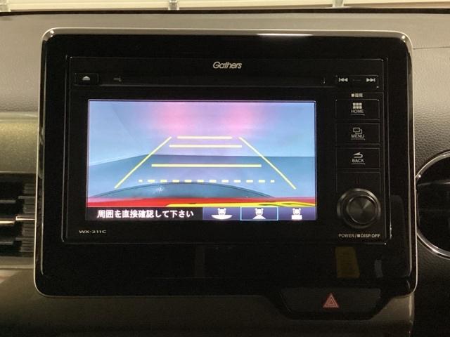 バックでの車庫入れも安心です! リアカメラが付いているバックモニター付のディスプレイ・オーディオを装備しております。操作線もついており距離感も画面から確認できます。