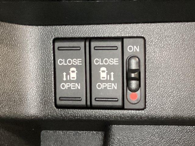 ステップワゴン Gホンダセンシング 光触媒抗菌消臭施工済 3列シート スマートキー&プッシュスタート フルセグTV 衝突被害軽減システム オートクルーズコントロール DVD アイドリングストップ 横滑り防止装置 エアバッグ ナビTV(14枚目)