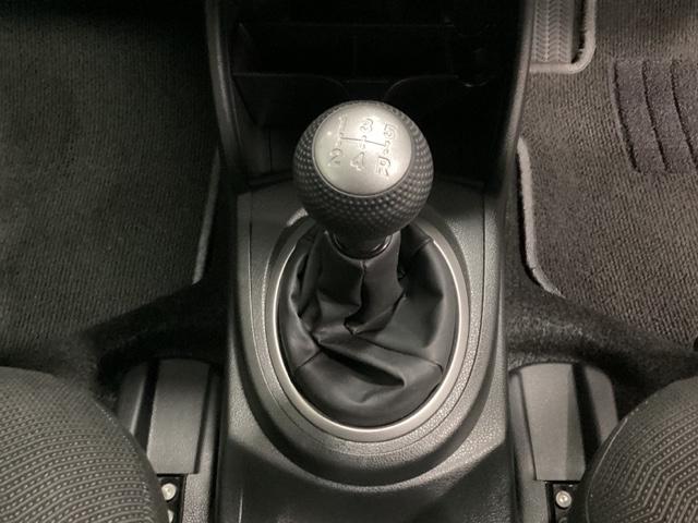 フィット ＲＳ　オーディオレス仕様車　光触媒抗菌消臭施工済　運転席エアバック　キ－レス　ＥＳＣ　セキュリティアラーム　ＡＡＣ　ＰＷ　ＡＢＳ　パワーステ　両席エアバック（6枚目）