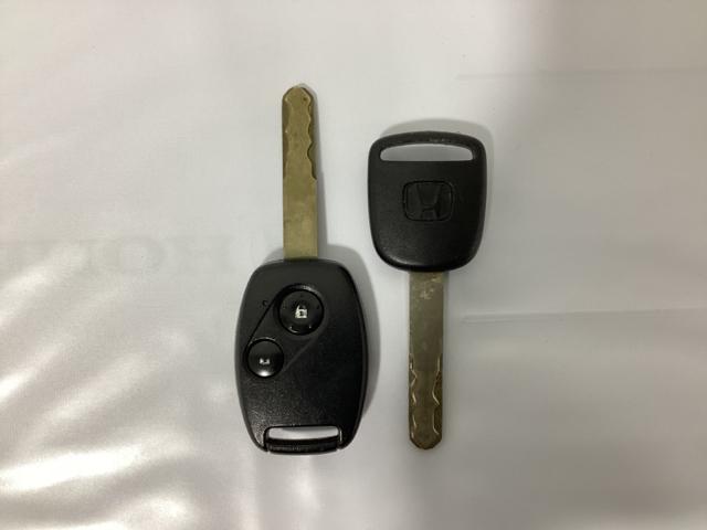 フィット ＲＳ　オーディオレス仕様車　光触媒抗菌消臭施工済　運転席エアバック　キ－レス　ＥＳＣ　セキュリティアラーム　ＡＡＣ　ＰＷ　ＡＢＳ　パワーステ　両席エアバック（10枚目）