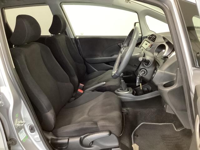 フィット ＲＳ　オーディオレス仕様車　光触媒抗菌消臭施工済　運転席エアバック　キ－レス　ＥＳＣ　セキュリティアラーム　ＡＡＣ　ＰＷ　ＡＢＳ　パワーステ　両席エアバック（13枚目）