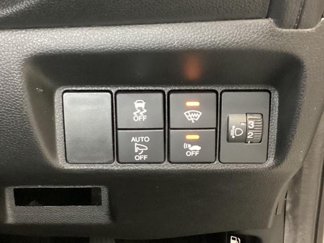 シャトル ハイブリッド 光触媒抗菌消臭施工済 地デジTV 運転席助手席エアバック AAC Bモニター 4WD スマートキー ESC ABS キーレスエントリー 盗難防止システム エアバッグ パワーステアリング DVD再生(13枚目)