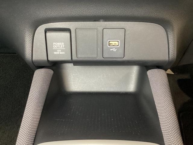 フィット e:HEVクロスター ドライブレコーダー前後装備車 光触媒抗菌消臭施工済 衝突回避システム フルオートエアコン 前後センサー LEDランプ エアバッグ サイドエアバック 地デジ オートクルーズコントロール VSA ETC(18枚目)