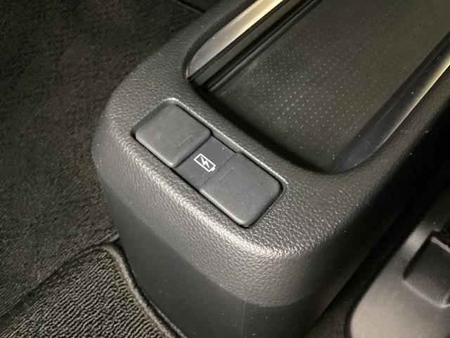 フィット e:HEVクロスター ドライブレコーダー前後装備車 光触媒抗菌消臭施工済 衝突回避システム フルオートエアコン 前後センサー LEDランプ エアバッグ サイドエアバック 地デジ オートクルーズコントロール VSA ETC(20枚目)