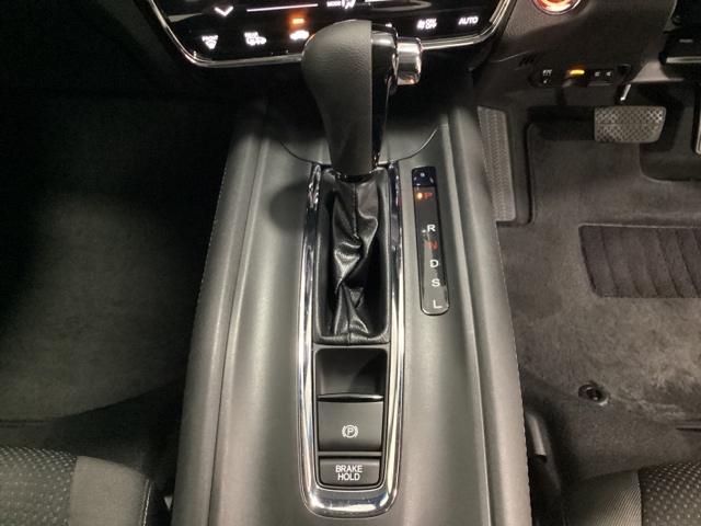 ヴェゼル X・ホンダセンシング 光触媒抗菌消臭施工済 イモビライザー リヤカメラ 地デジ 衝突被害軽減システム LEDヘッドランプ ETC車載器 オートエアコン 4WD車 キーフリー パワーステアリング Iストップ パワーウィンドウ(8枚目)