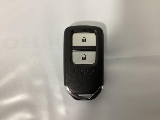 ヴェゼル X・ホンダセンシング 光触媒抗菌消臭施工済 イモビライザー リヤカメラ 地デジ 衝突被害軽減システム LEDヘッドランプ ETC車載器 オートエアコン 4WD車 キーフリー パワーステアリング Iストップ パワーウィンドウ(12枚目)