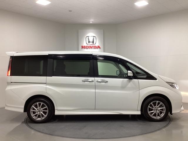 ステップワゴンスパーダ スパーダアドバンスパッケージβ いまコレ+新品・フロアカーペットマット付 光触媒抗菌消臭施工済 クルーズコントロール スマートキー ETC車載器付 4WD オートエアコン ターボ 両側パワースライドドア DVD再生 バックカメラ(6枚目)